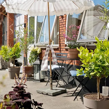 Cozy With Bali-inspired Terrace شقة
